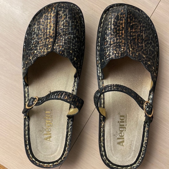 Alegria Shoes - Alegria leopard clogs 40w 9 wide.  Very little wear.  Stunning& comfy